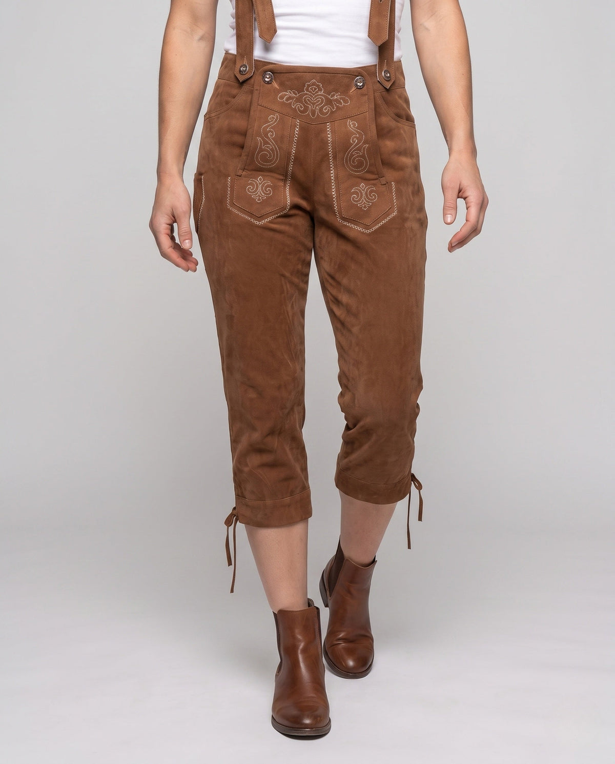 Emilia | Klassische Damen Lederhose für Oktoberfest