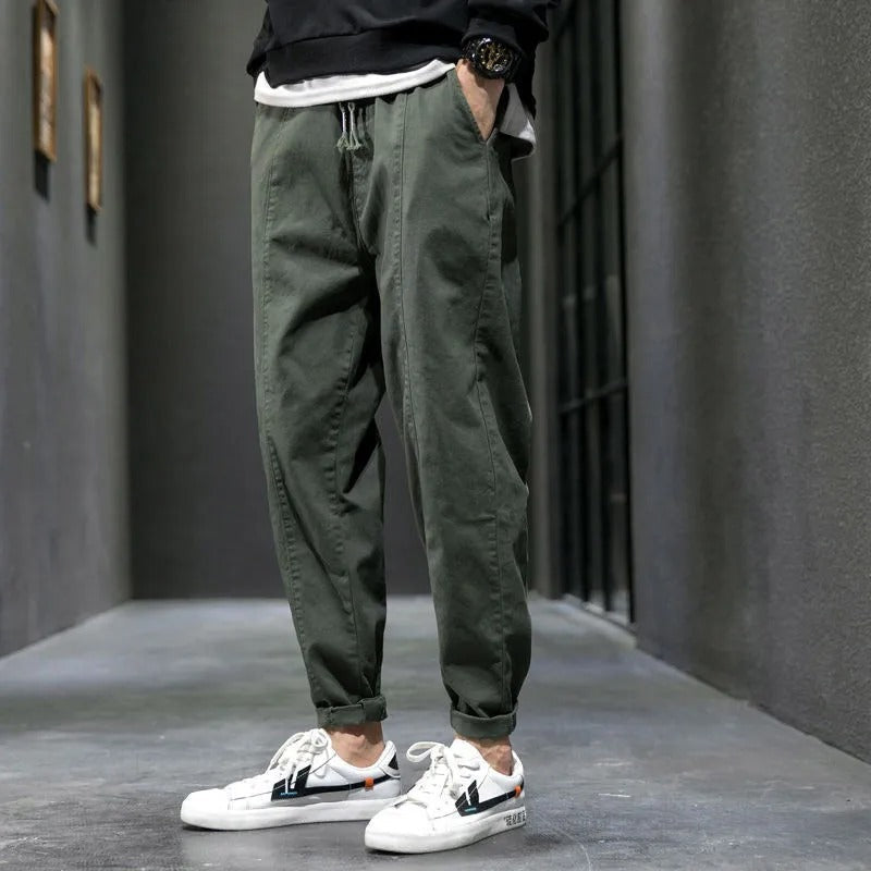 FINN / EASYWEAR JOGGINGHOSE MIT SCHMAL ZULAUFENDEM BEIN