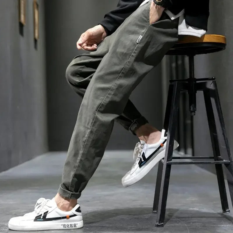 FINN / EASYWEAR JOGGINGHOSE MIT SCHMAL ZULAUFENDEM BEIN