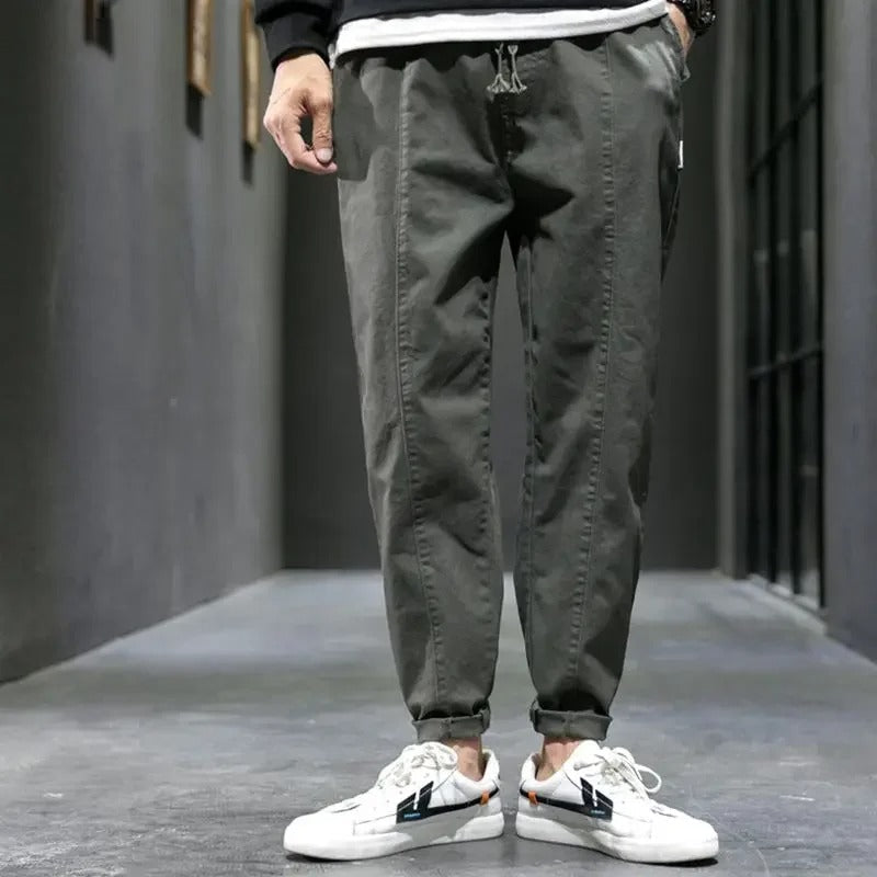 FINN / EASYWEAR JOGGINGHOSE MIT SCHMAL ZULAUFENDEM BEIN
