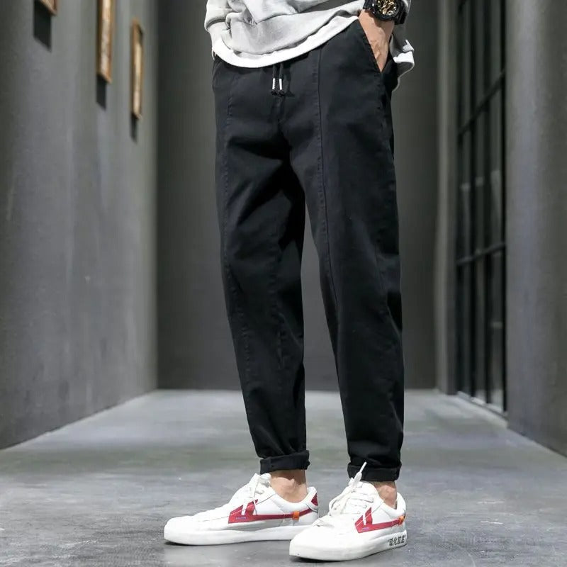 FINN / EASYWEAR JOGGINGHOSE MIT SCHMAL ZULAUFENDEM BEIN