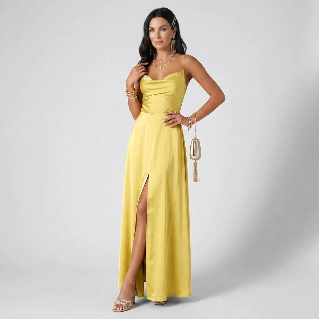 Maxi Trägerkleid mit Wasserfallausschnitt und Schlitz aus Satin