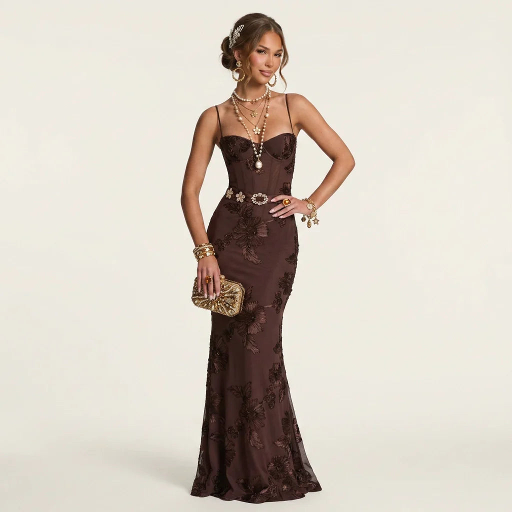 Maxikleid in bodenlanger Form mit figurbetonter Passform
