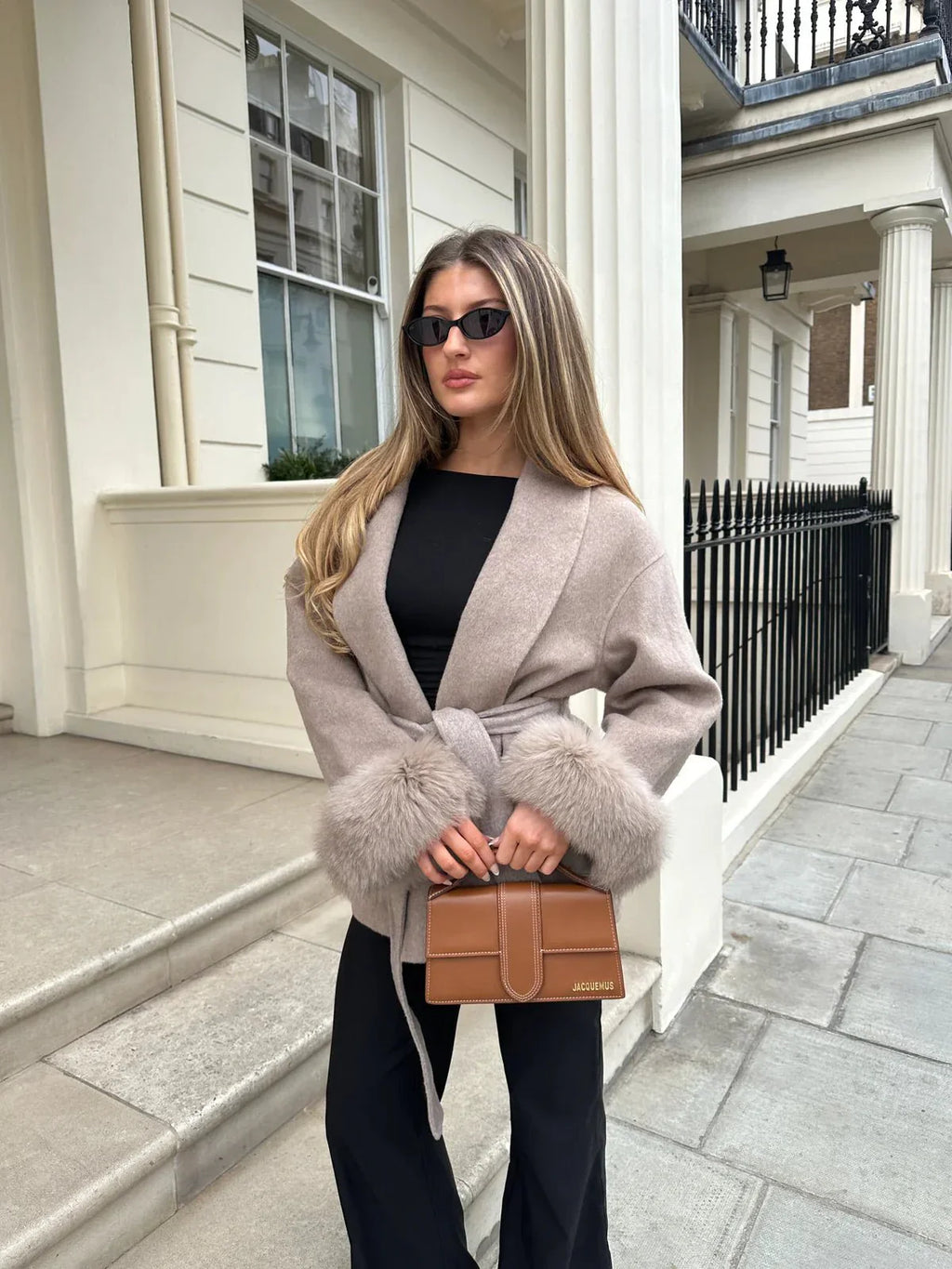 ARCTIC GRACE – ELEGANTER WOLLMANTEL FÜR DAMEN