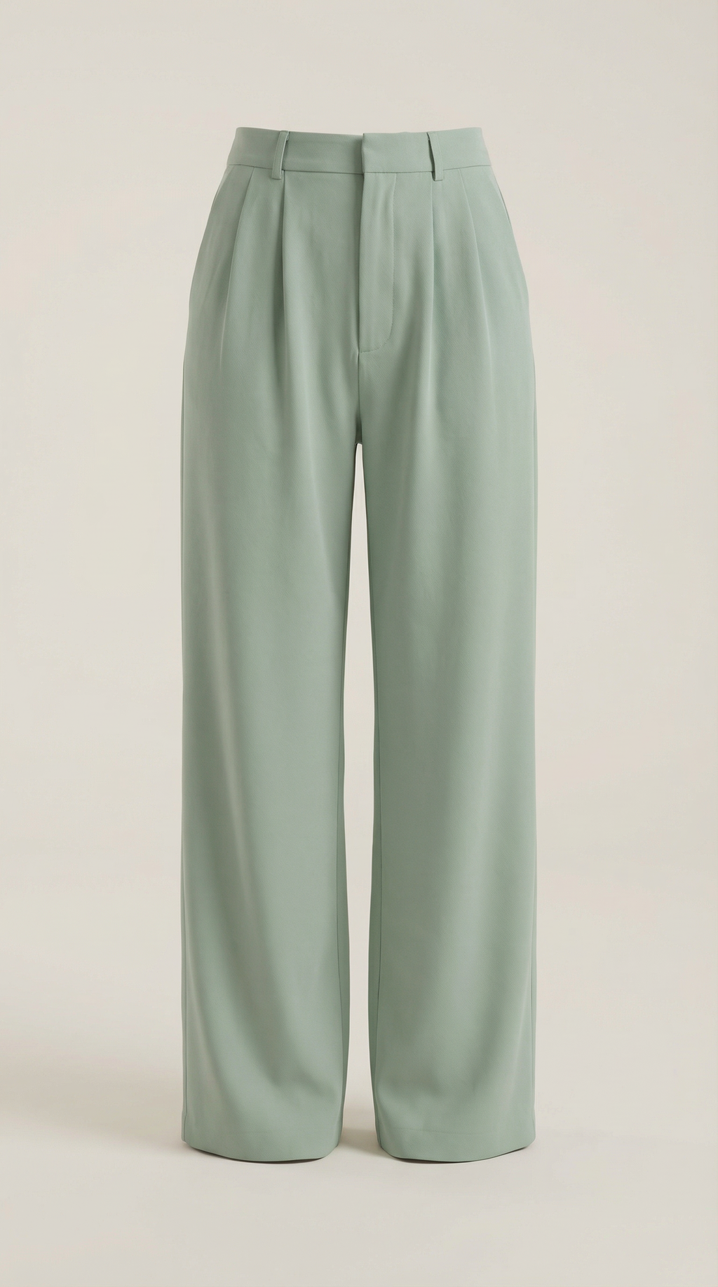 Emma Hose mit weitem Bein