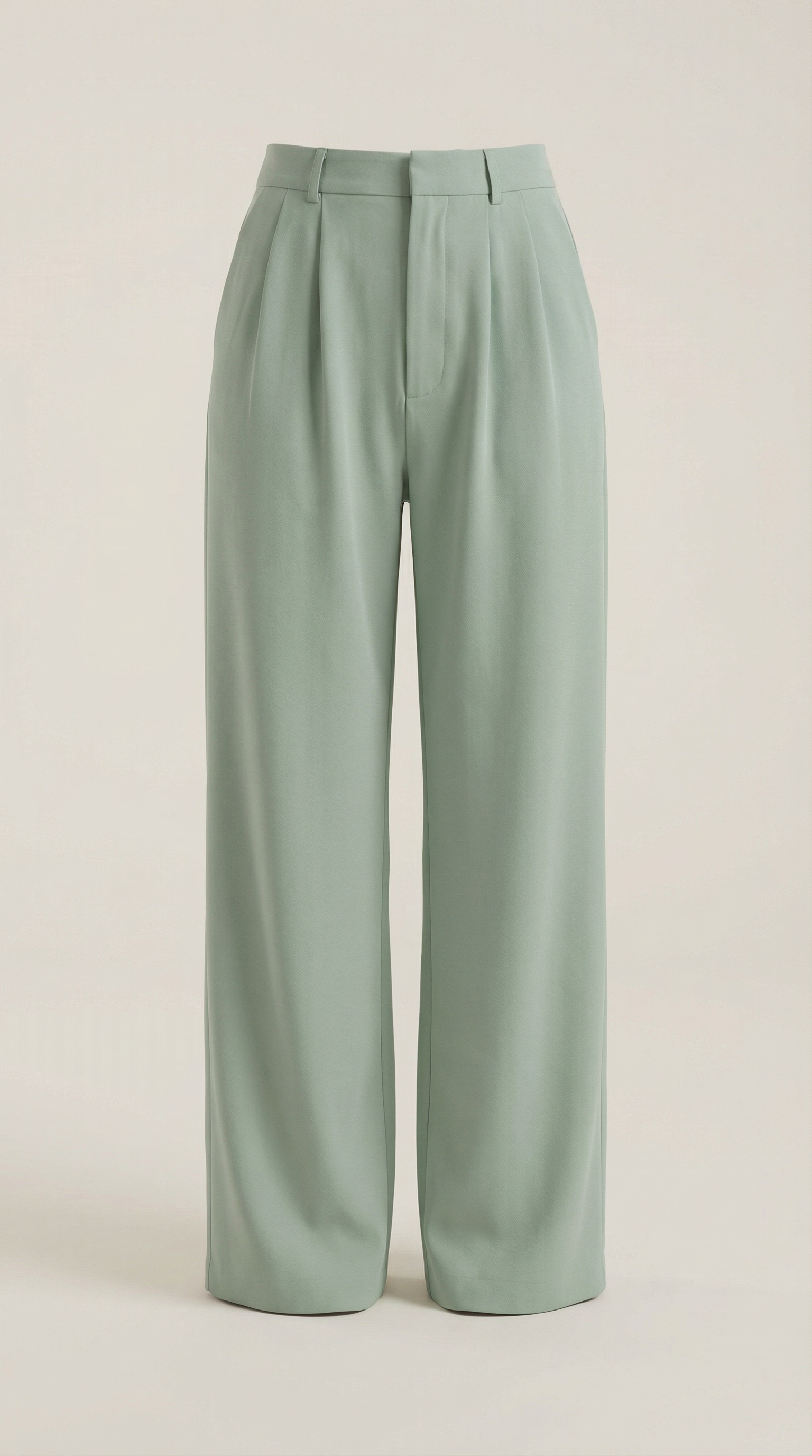 Emma Hose mit weitem Bein