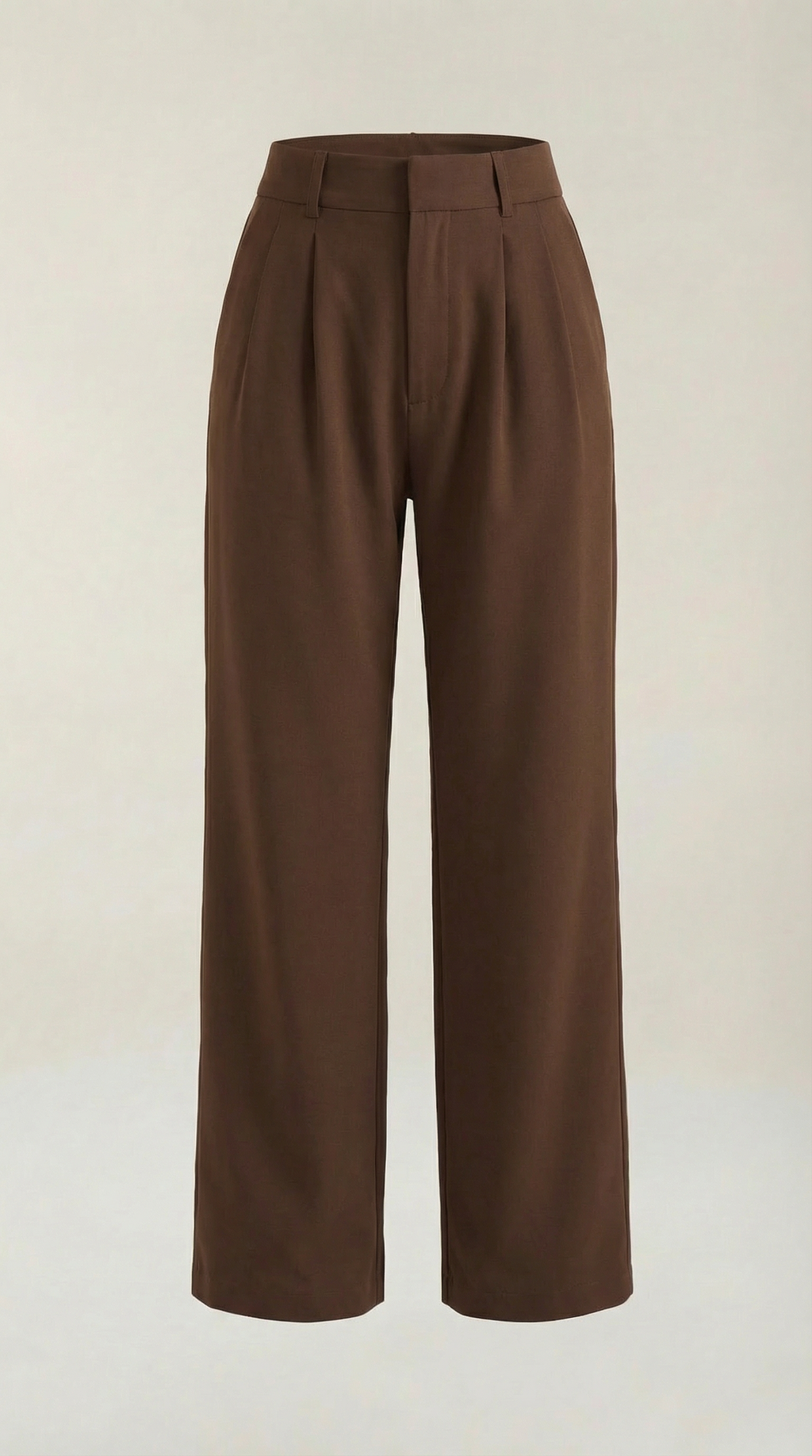 Emma Hose mit weitem Bein