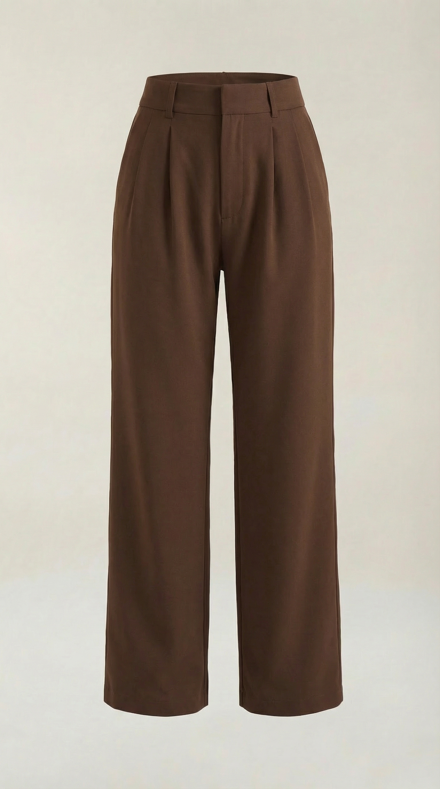 Emma Hose mit weitem Bein