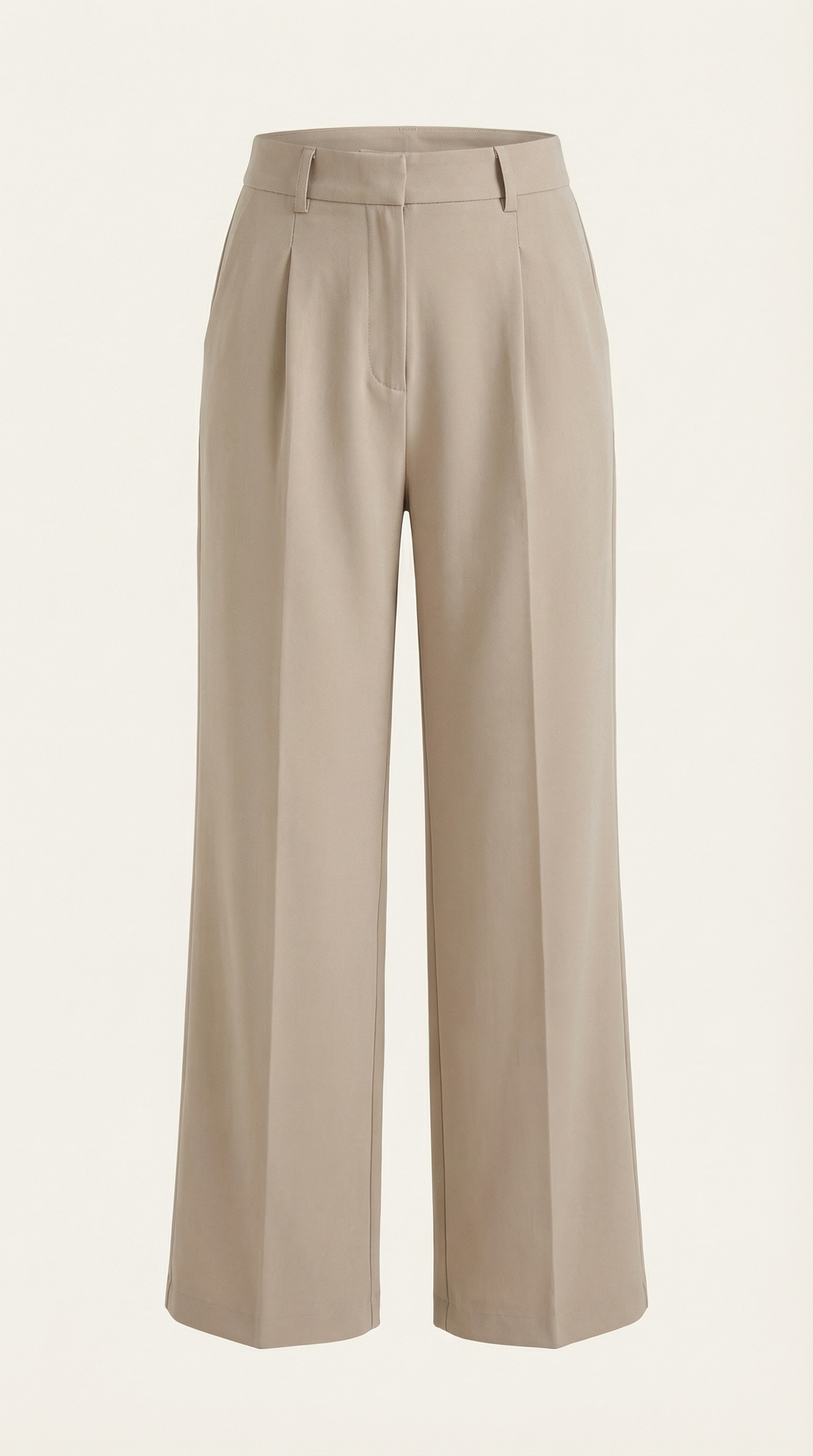 Emma Hose mit weitem Bein