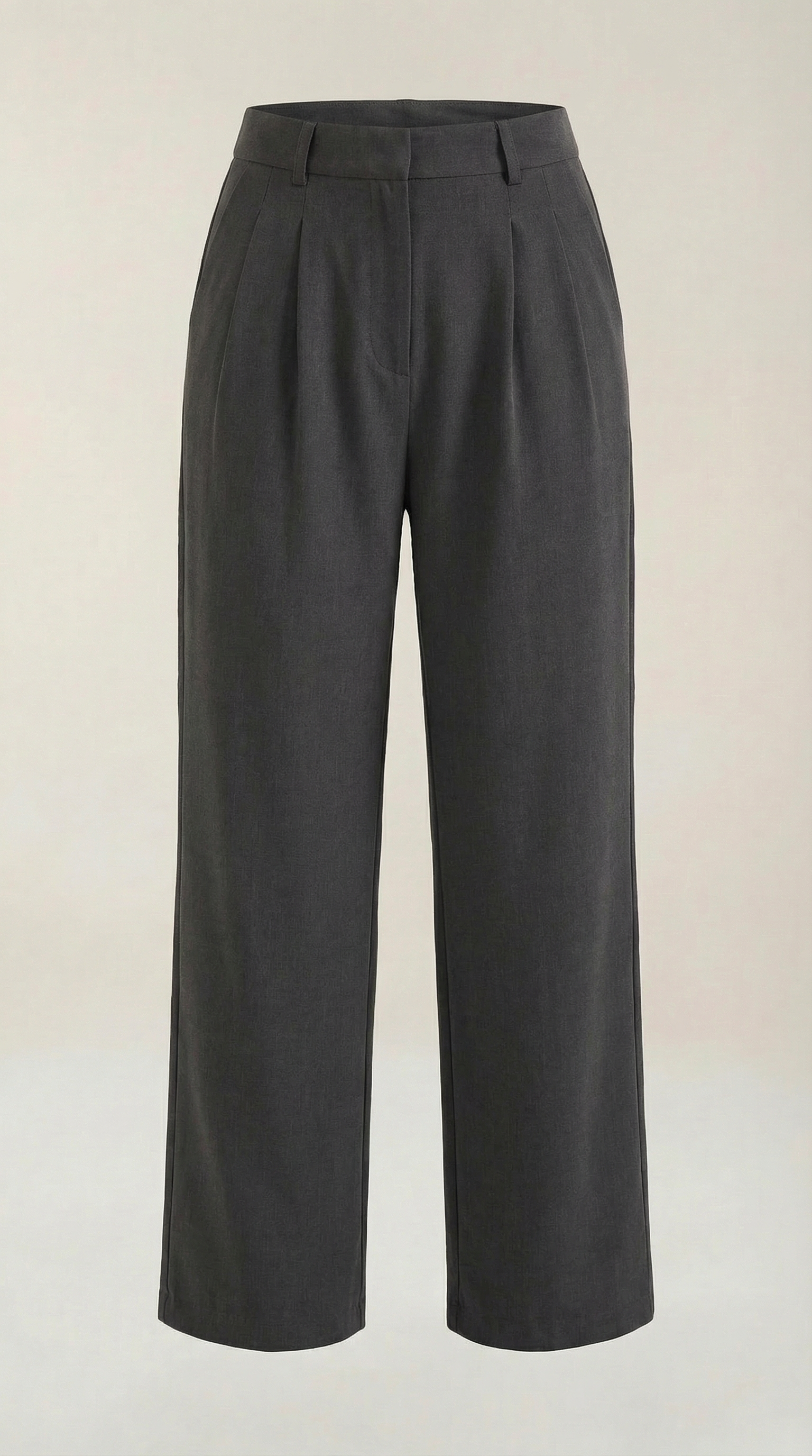 Emma Hose mit weitem Bein