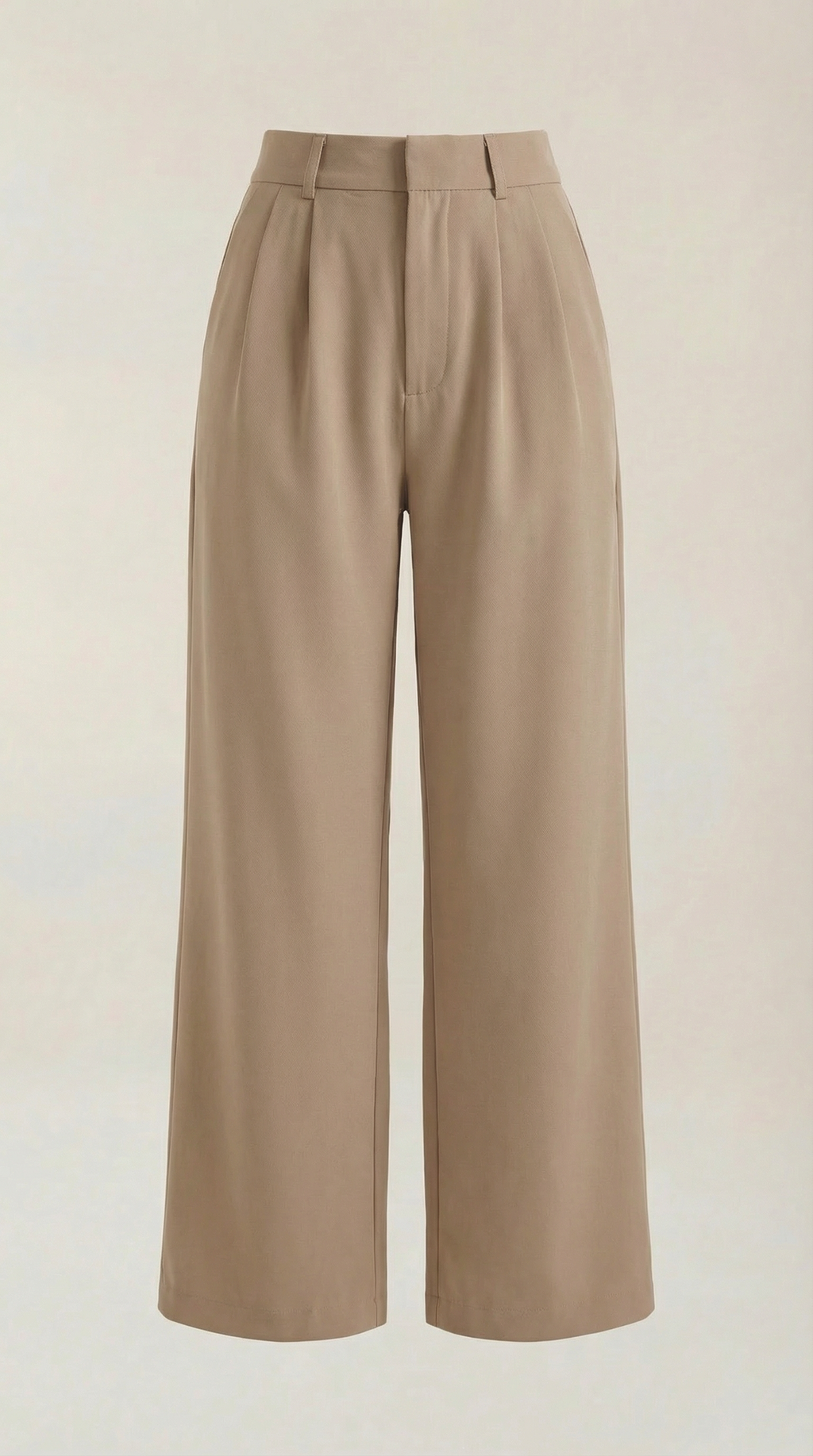 Emma Hose mit weitem Bein