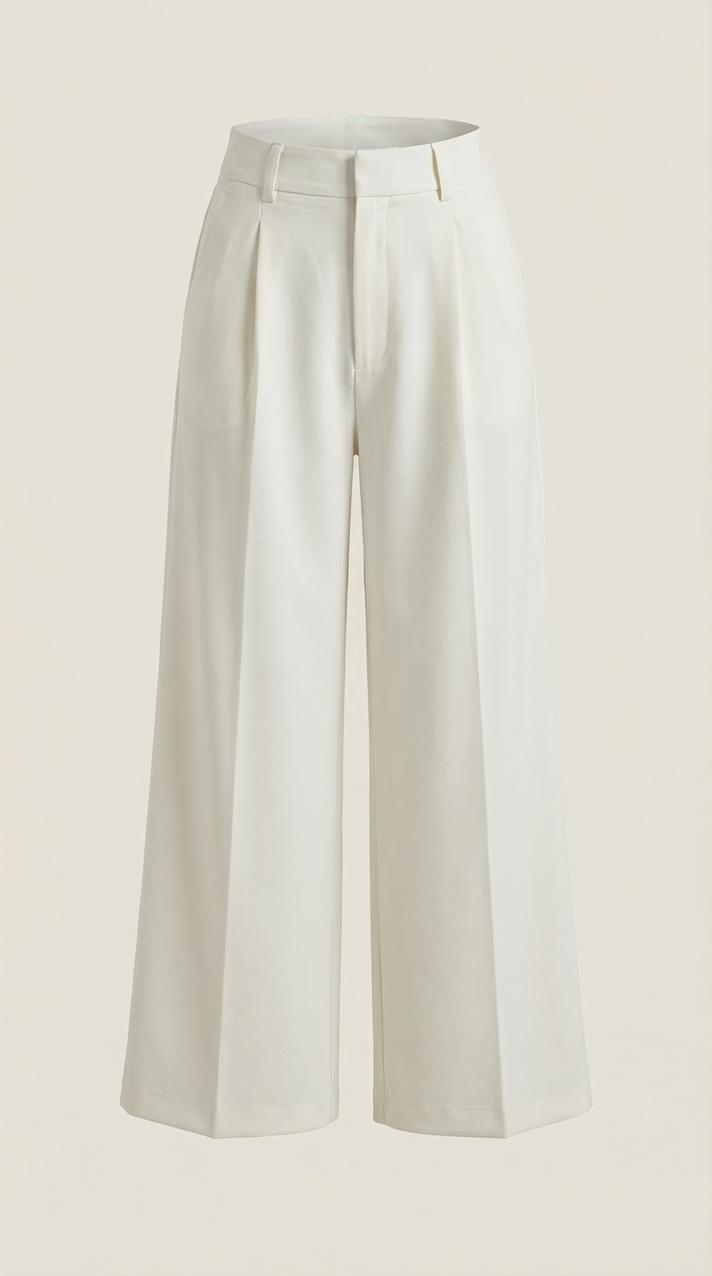 Emma Hose mit weitem Bein