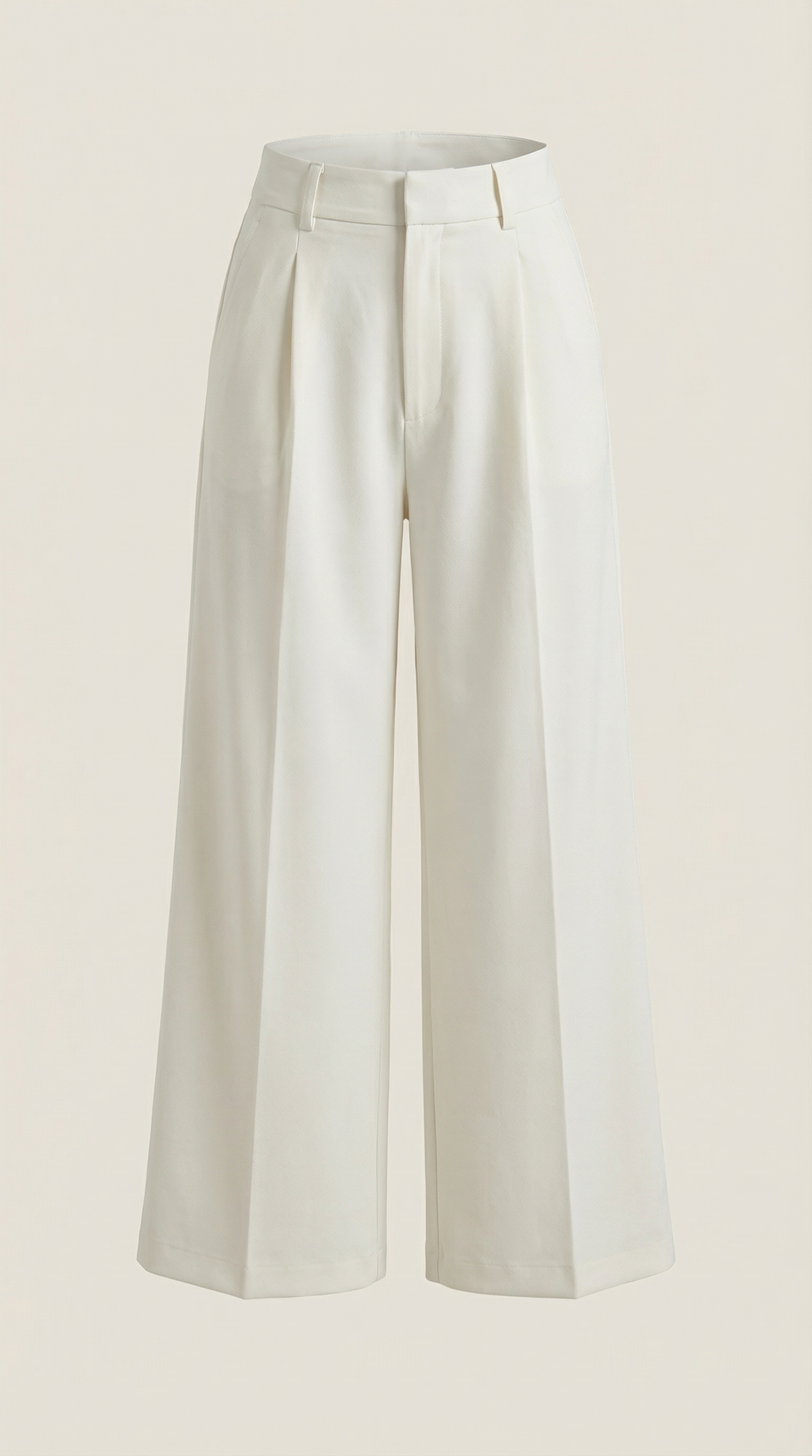 Emma Hose mit weitem Bein