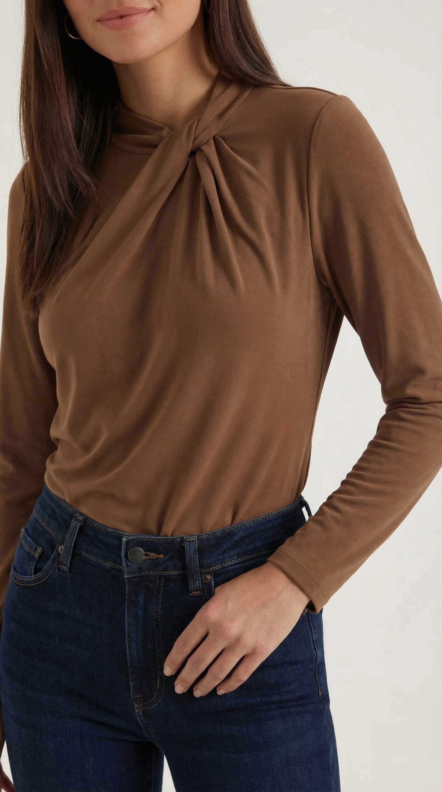 Jamie Bluse mit geknotetem Mock-Neck