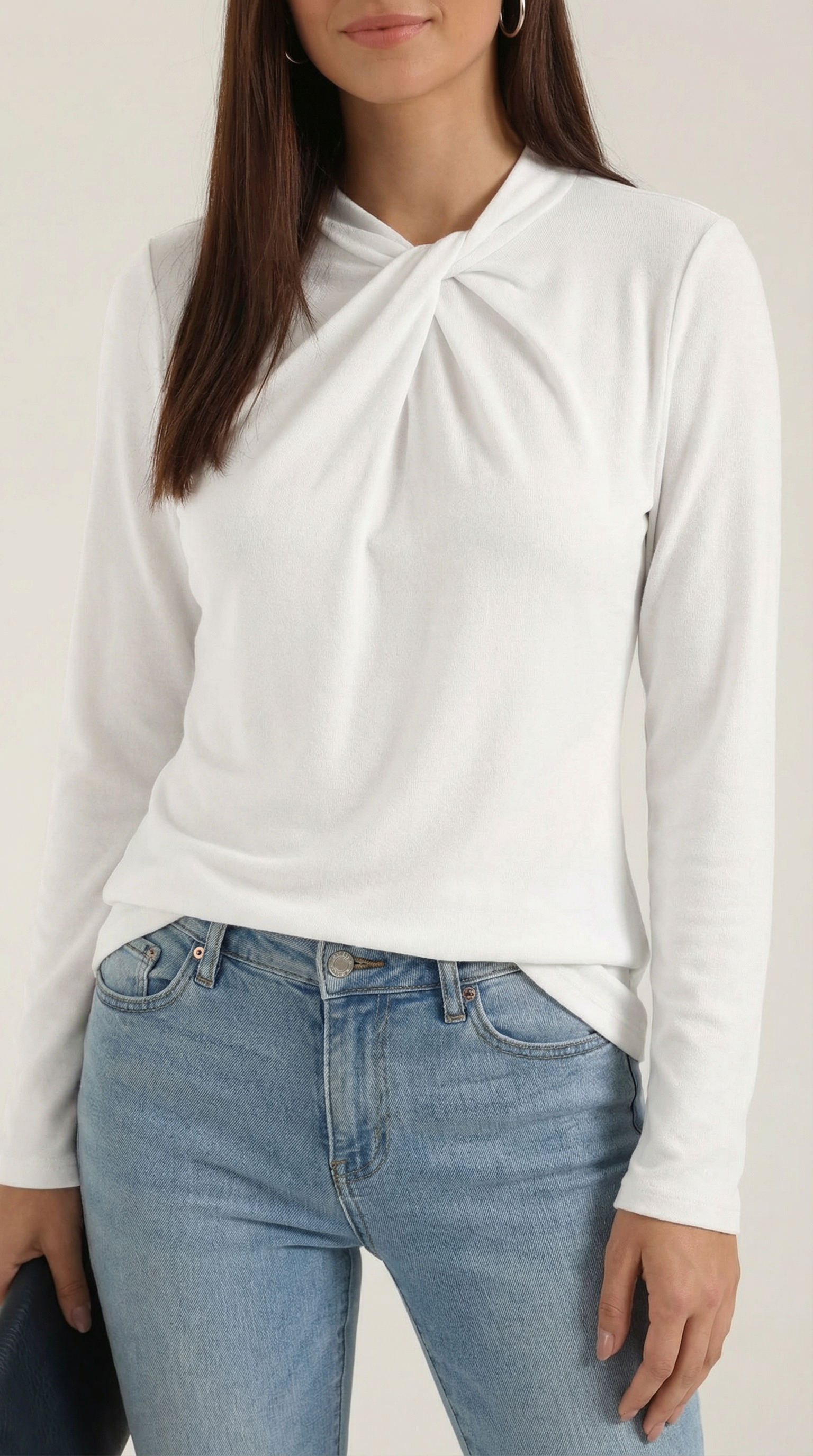 Jamie Bluse mit geknotetem Mock-Neck