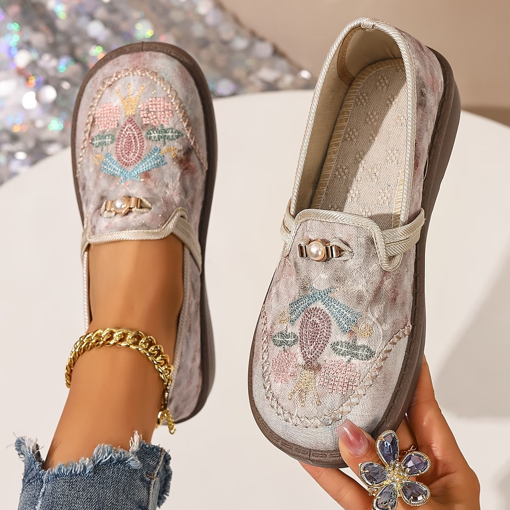 Rosalinde | Damen Bestickte Slipper mit Perlendetails