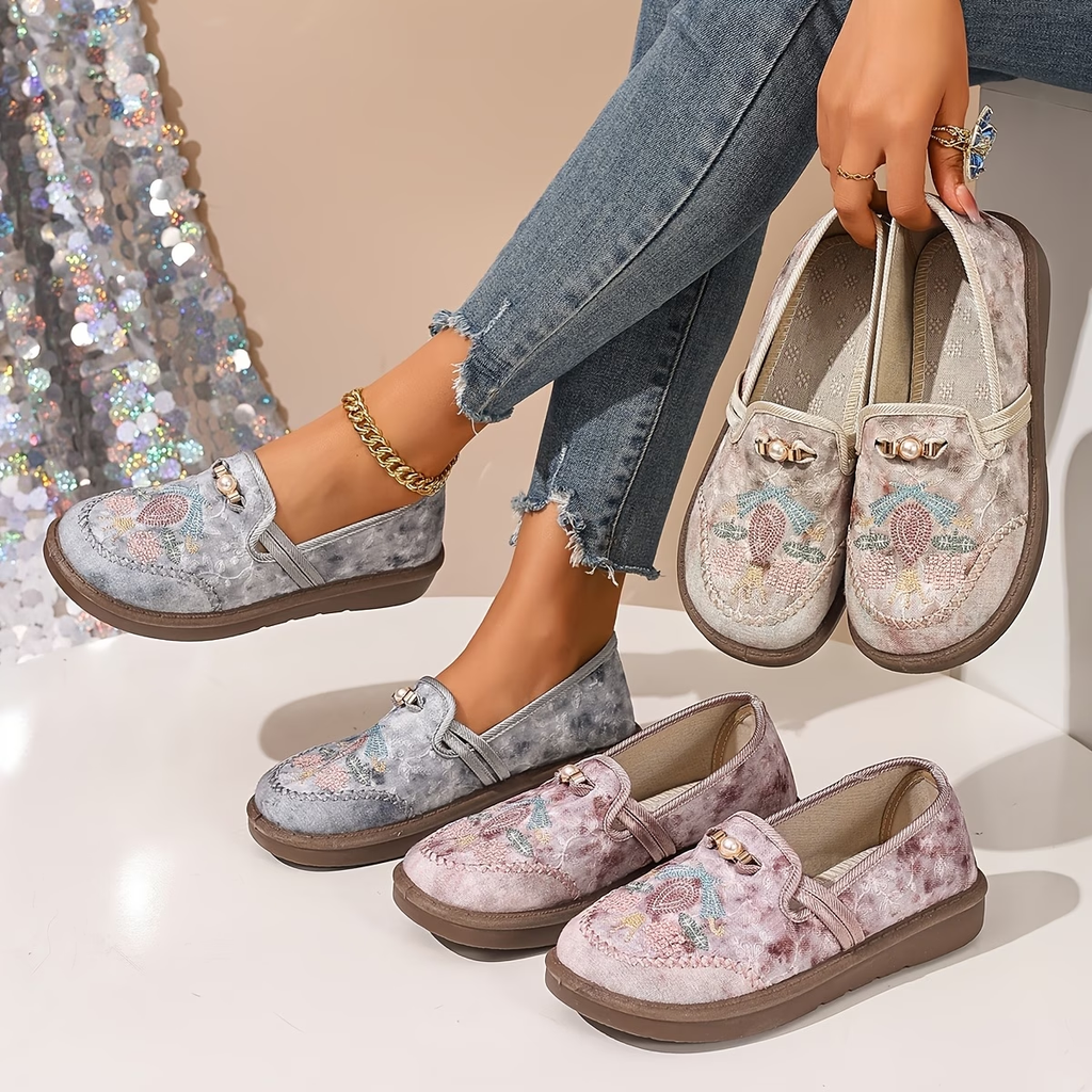 Rosalinde | Damen Bestickte Slipper mit Perlendetails