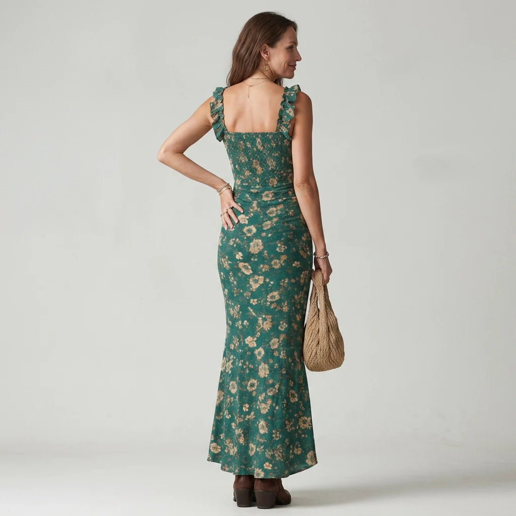 Sommerkleid im engen Schnitt mit Schlitz im Boho-Stil