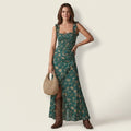 Sommerkleid im engen Schnitt mit Schlitz im Boho-Stil