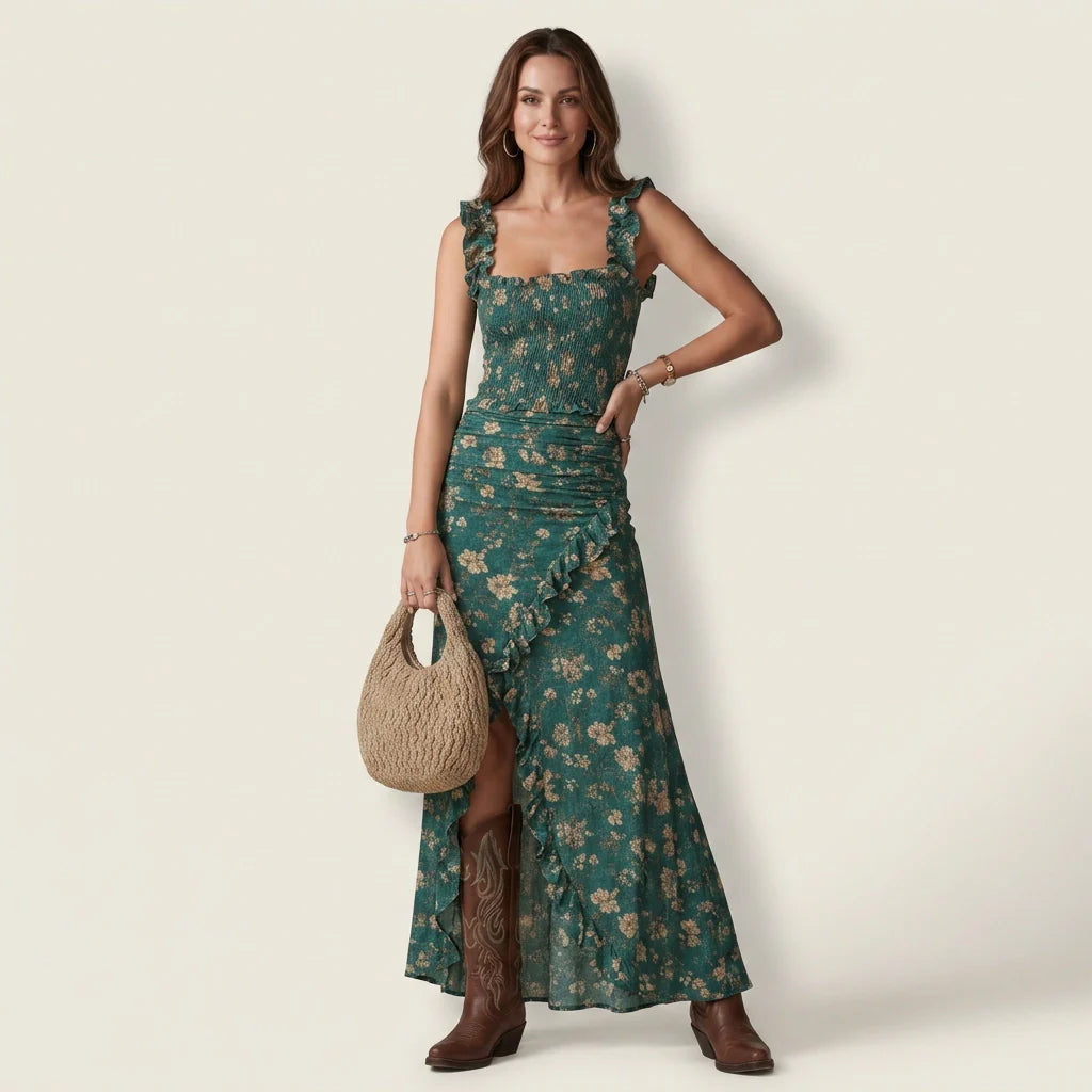 Sommerkleid im engen Schnitt mit Schlitz im Boho-Stil