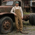 Robuste Herren-Latzhose im Workwear-Stil mit funktionalen Taschen